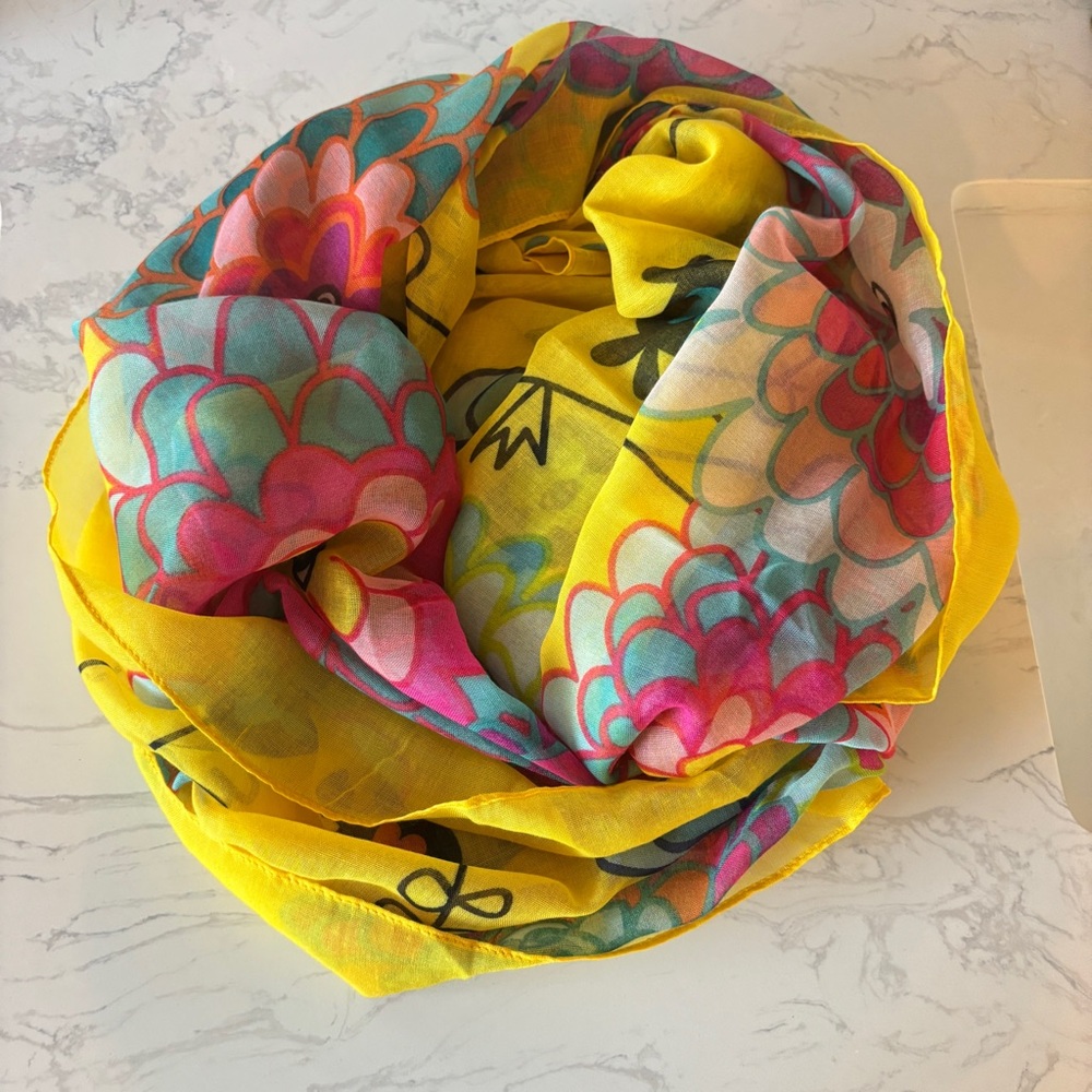 NIB Pylones scarf, Dahlia themed. - Picture 3 of 13